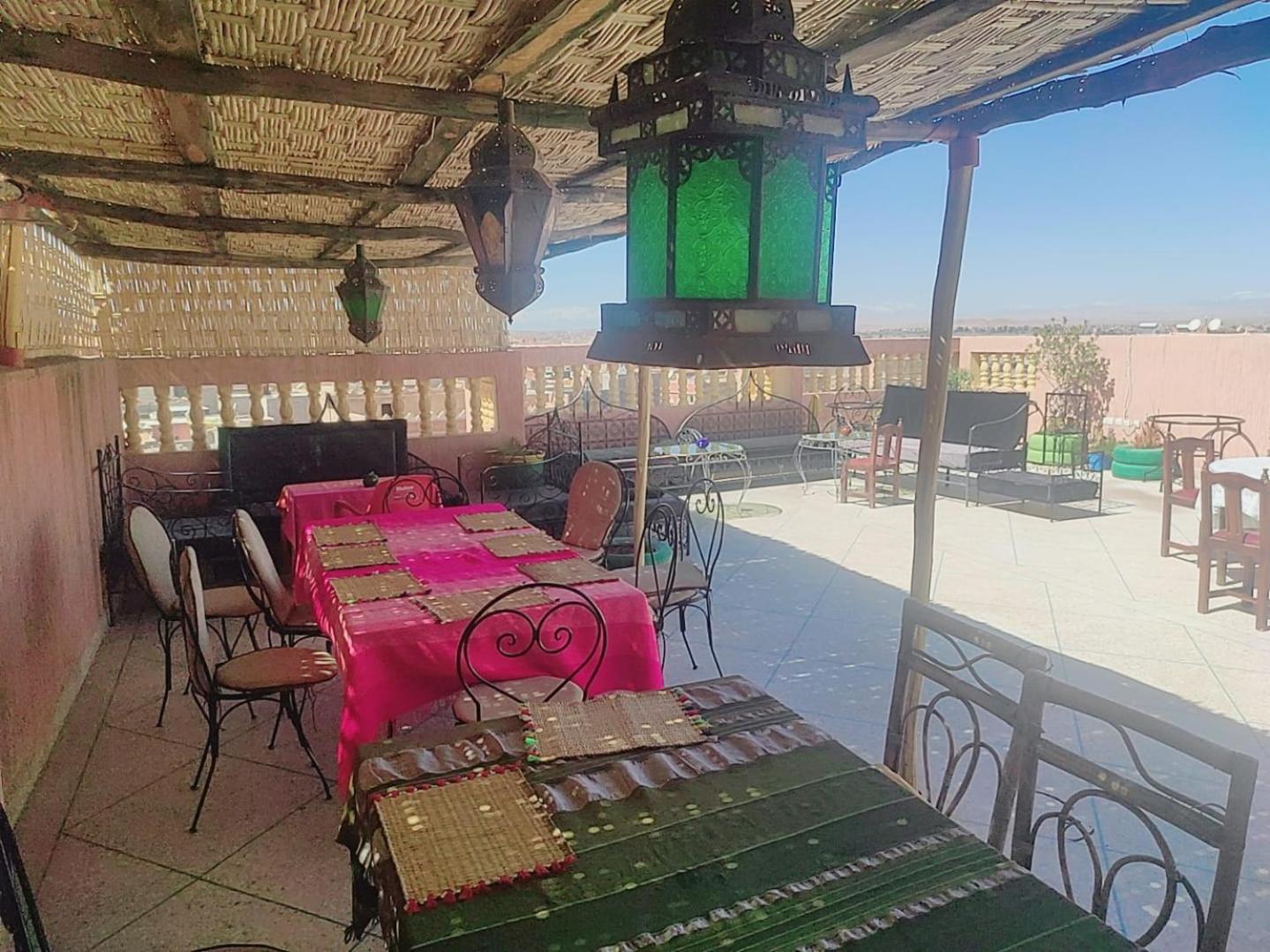 Hostel Afgo Rooftop 우아르자자테 외부 사진